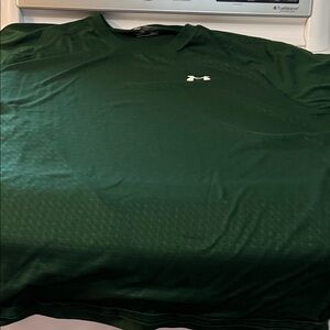 Under Armour Men's Dark Green Tee